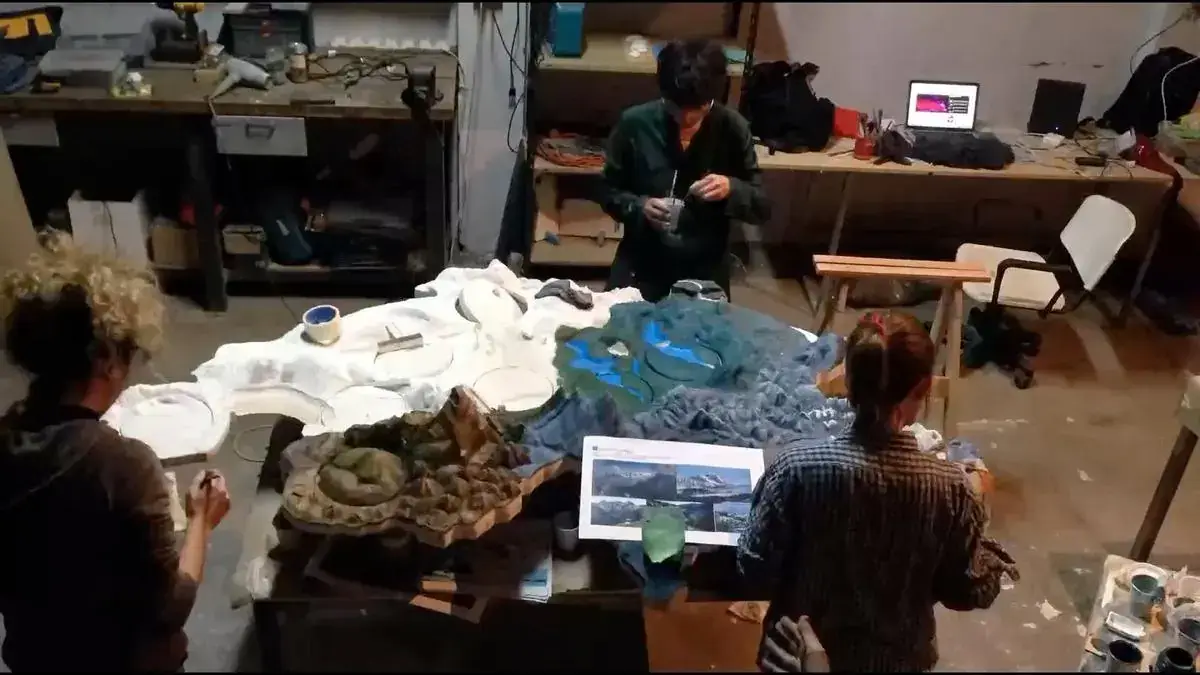 Migros: Aus der Region: Artists building the physical miniature Switzerland.