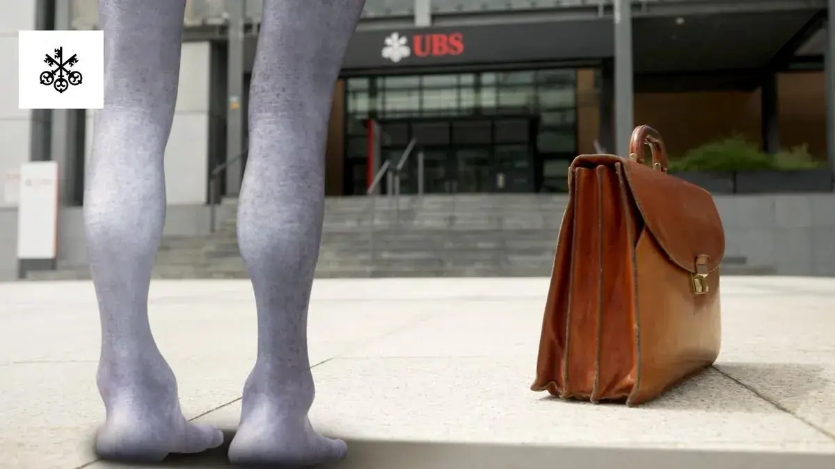 Sam, The Alien: campaign still, the alien arriving at a UBS office